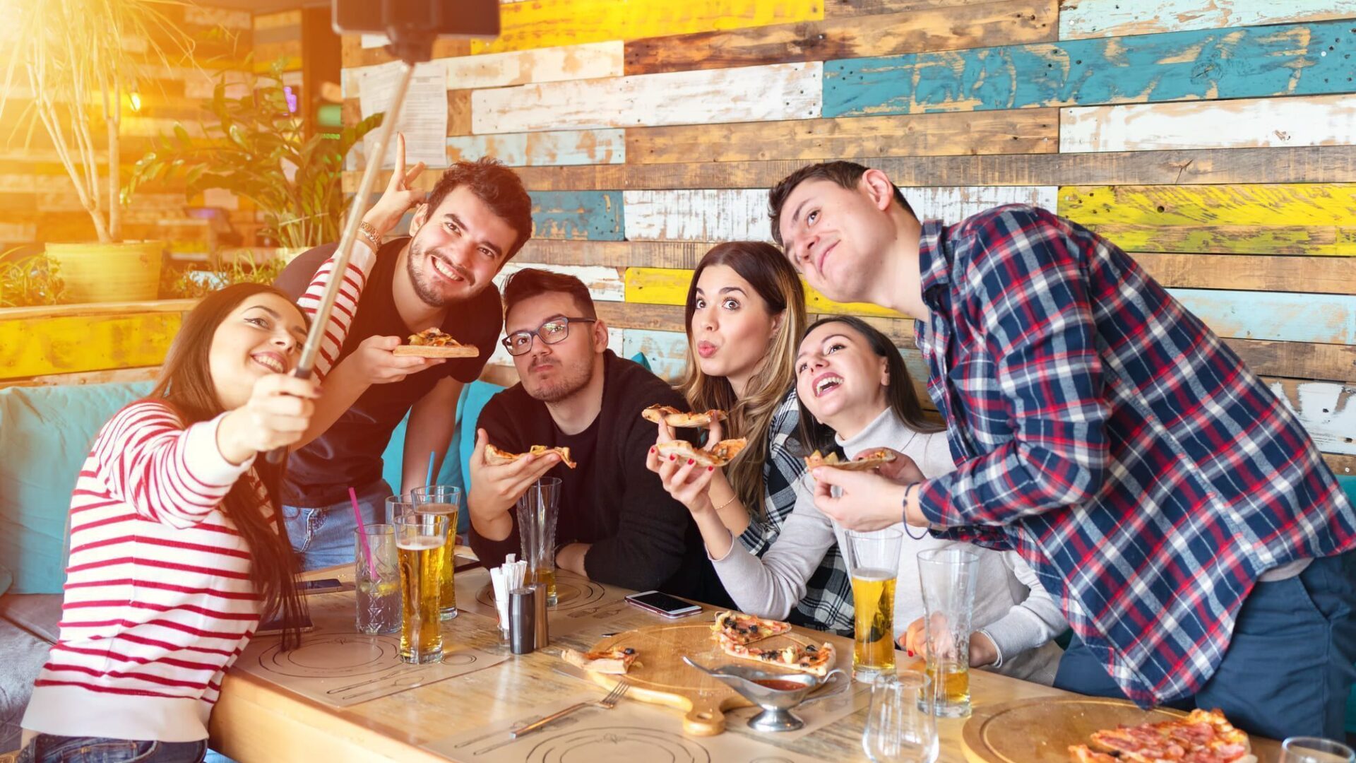 El pago entre amigos con Bizum es la manera más sencilla de compartir gastos